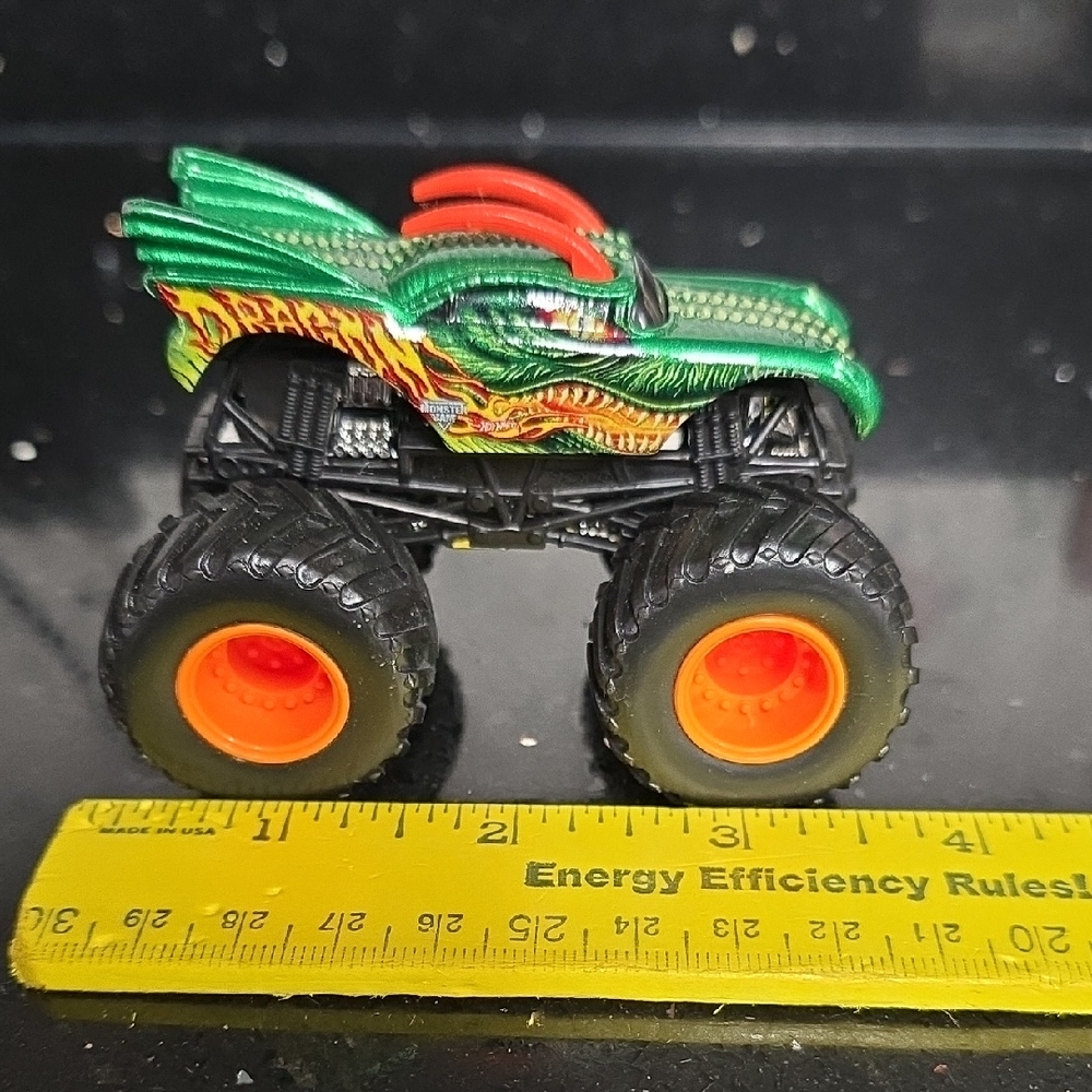 FIRM. Like New. Dragon Monster Jam Truck Diecast 1:64